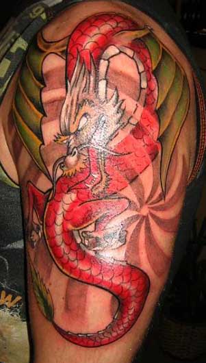 czerwony smok tatuaż