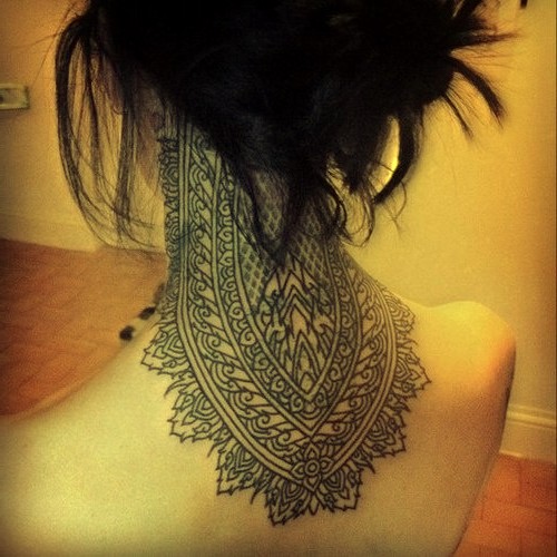 henna tattoo on neck