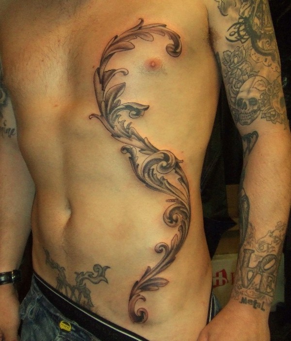 roślina tatuaż na brzuchu
