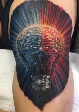 żarówka mózg tatuaże na rękę