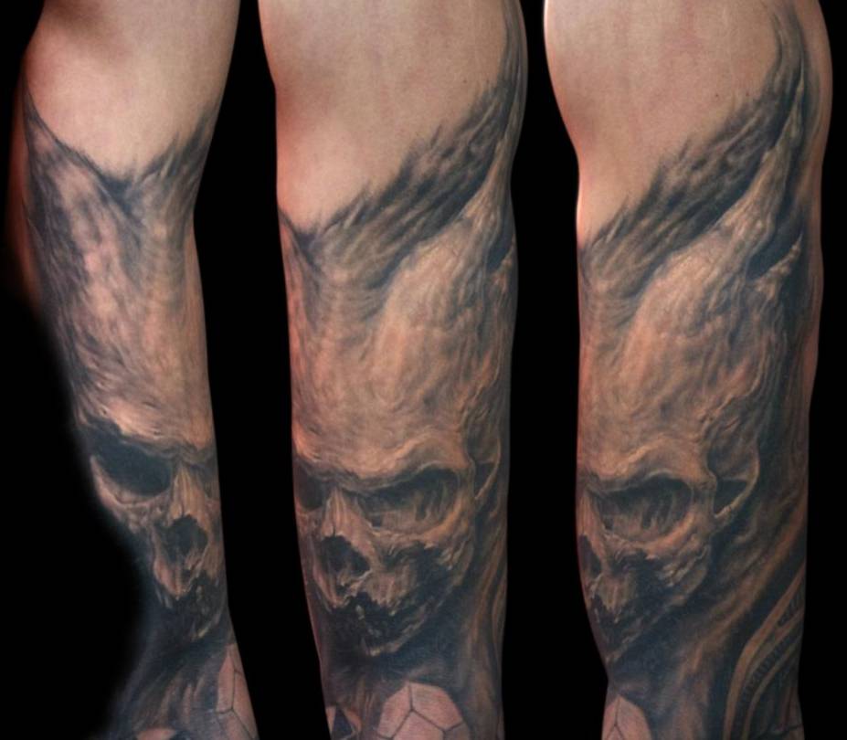 czaszka tatuaż na łydce