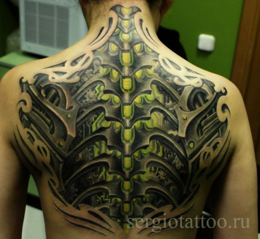 pancerny kręgosłup tatuaż biomechanic