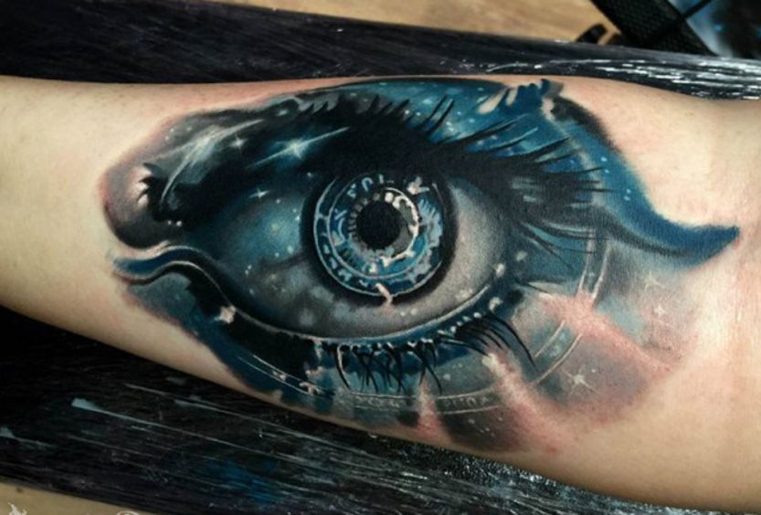 piękne oko tatuaż na ręce