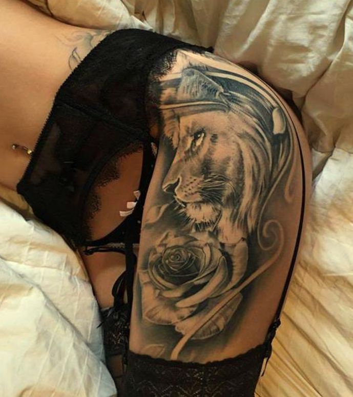 tattoo lion on hip