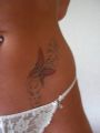 tatuaż motyl u kobiety