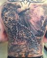 gepard tatuaż na plecach
