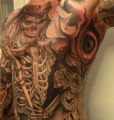 tatuaż szkielet na brzuchu