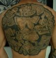 azteckie tatuaże na plecach