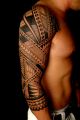 tatuaże maoryskie na ręce