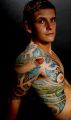 tatuaże maoryskie na żebrach