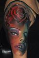 twarz dziewczyny i róża tatuaże