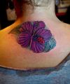 hibiskus tatuaż dla kobiety