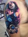 kosmonauta tatuaż w kosmosie