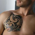 projekt tatuażu na klatce piersiowej