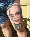 drakula - tatuaż z wampirem na udzie