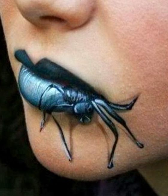 owad w ustach