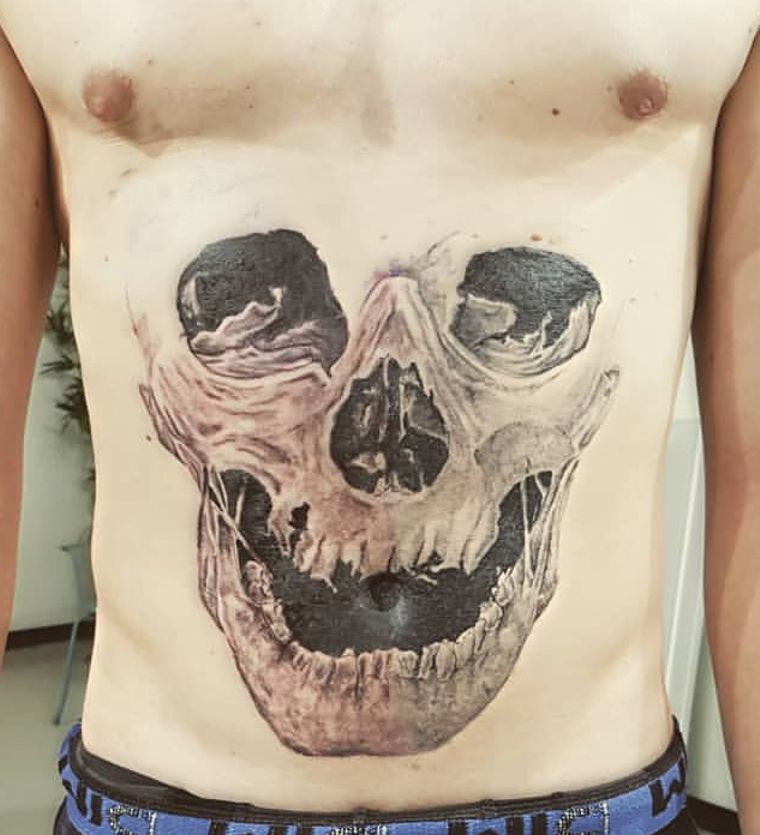 tattoo skull on the stomach
