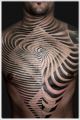 geometryczne wzory tatuaży na brzuchu