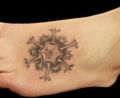 symbol na stopie tatuaż