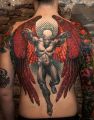 męski anioł tatuaż na plecach