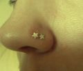 piercing nosa, gwiazdki